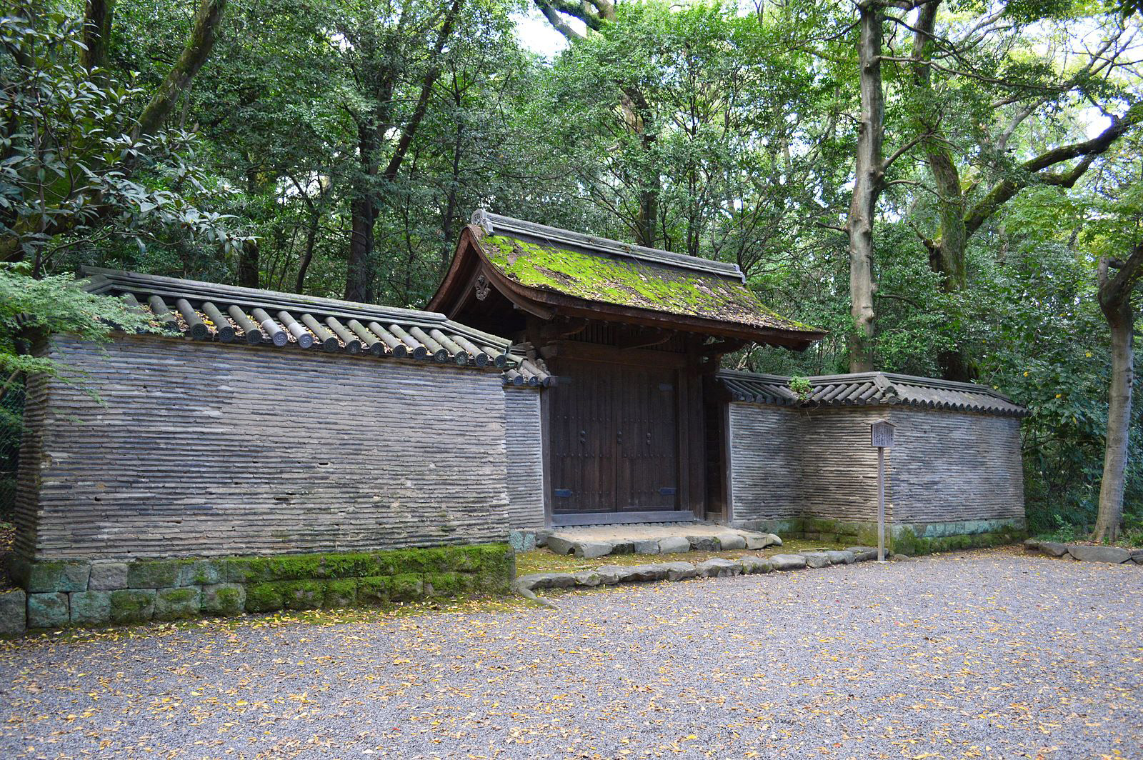 熱田神宮的「清雪門」,又稱「不開之門」,傳說中是迎回草薙神劍的地方。